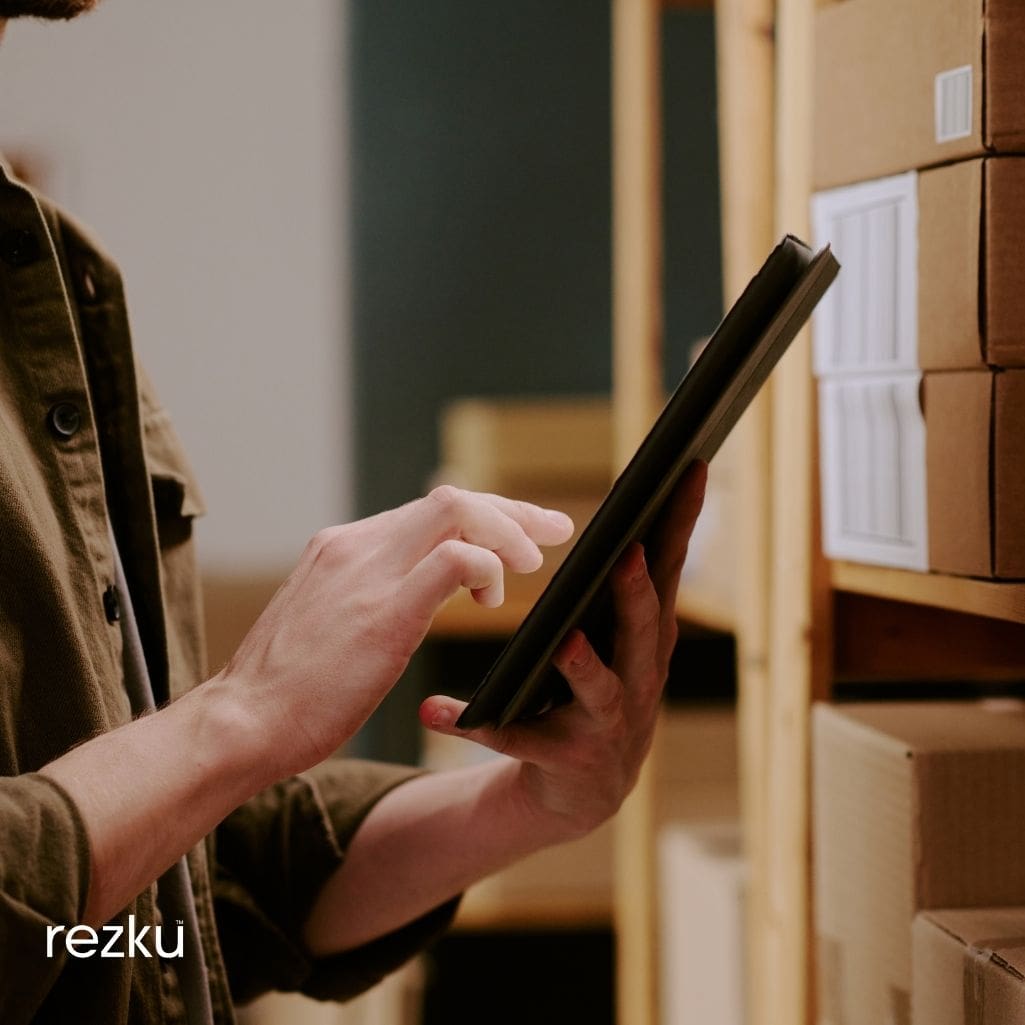 How Much Inventory Should a Restaurant Carry?